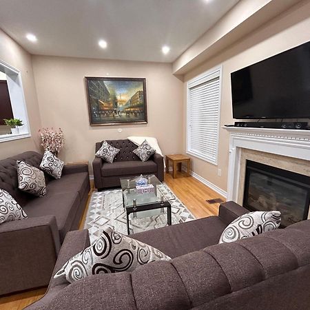 Avid Vacation Palace In Castlemore , Brampton Exteriér fotografie